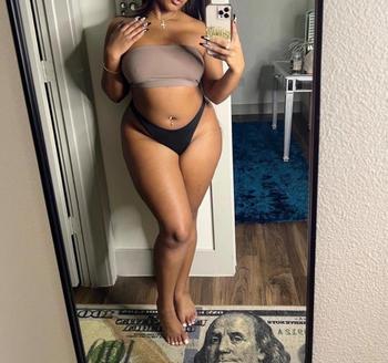 Blossom, 27  female escort, Eastern