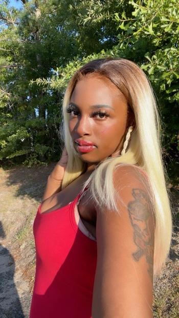 Elora W, 22  female escort, Eastern